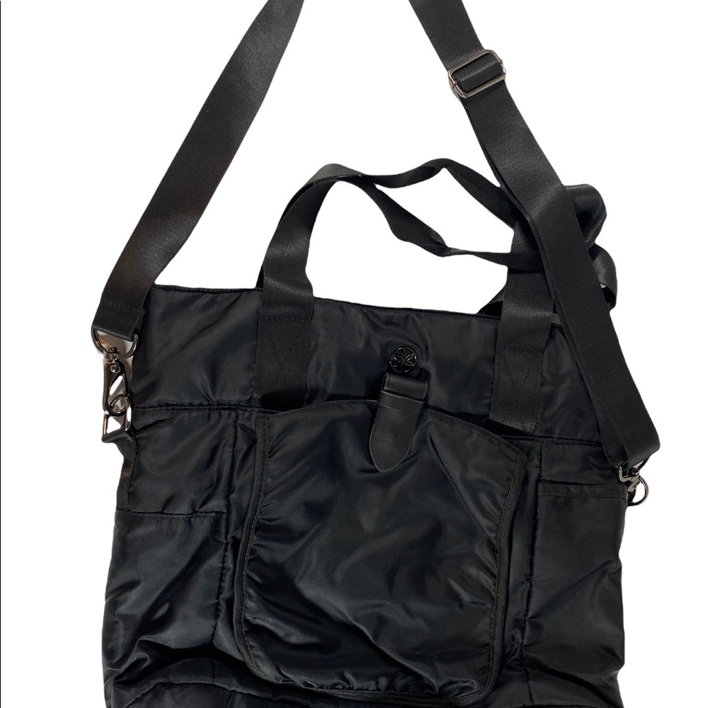 Gaiam Yoga Tote Bag Mat Carrier Black Pockets Zip Close Handle Shoulder Strap